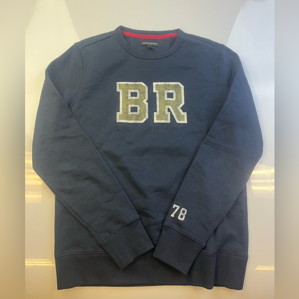 Banana Republic Monogram Logo Sweater R145-15